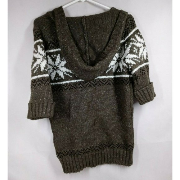 Maurices Women’s Short Sleeve Hooded Sweater With Nordic Design Size Medium - Picture 2 of 4